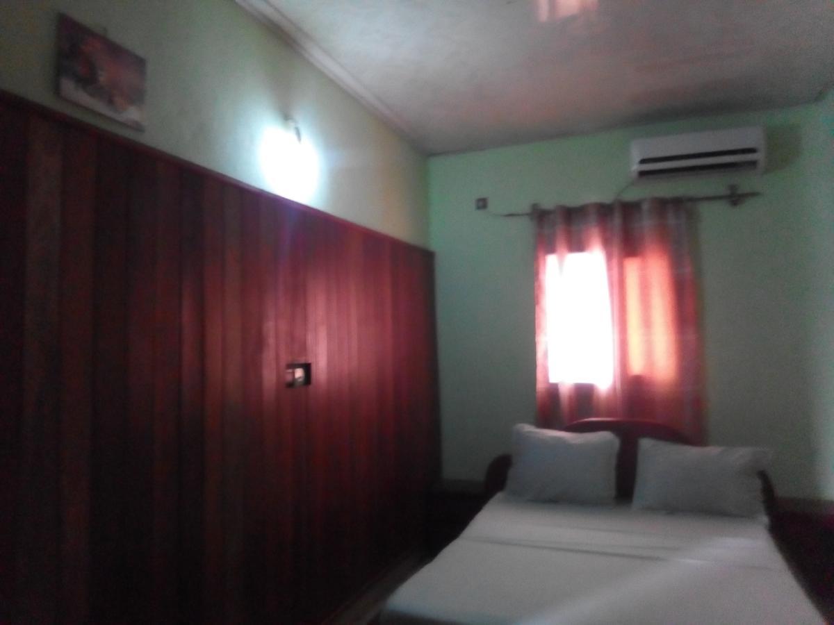 Hotel Kdv Bonaberi Exterior photo