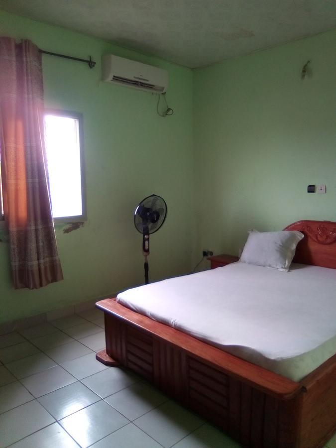 Hotel Kdv Bonaberi Exterior photo